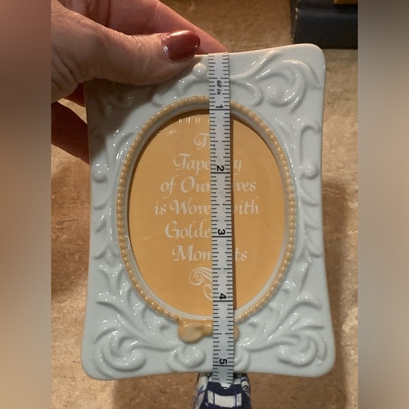 The Tapestry Collection by Avon 1981 Frame Porcelain 3.5 By 5 (holds 3x4 pic) - Picture 9 of 13